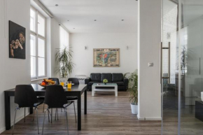 Stylish Apartment in New Town by Prague Days